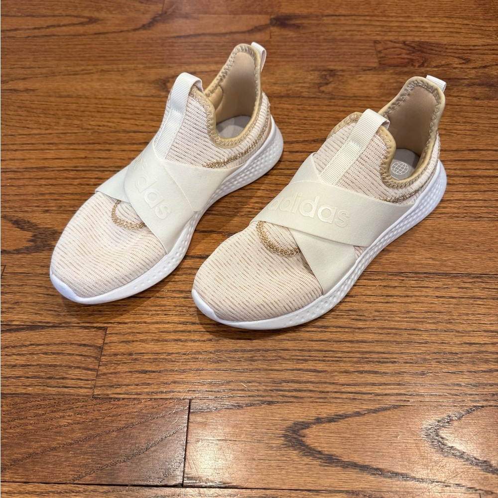 Adidas women’s cloudfoam comfort Beige Slip-On Sneakers 7.5 7 1/2 cream white